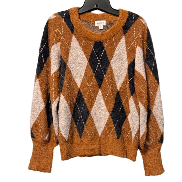 Evereve Sweaters - Evereve Frankie Argyle Pullover Fuzzy Knit Sweater with a Crew Neck Size M
